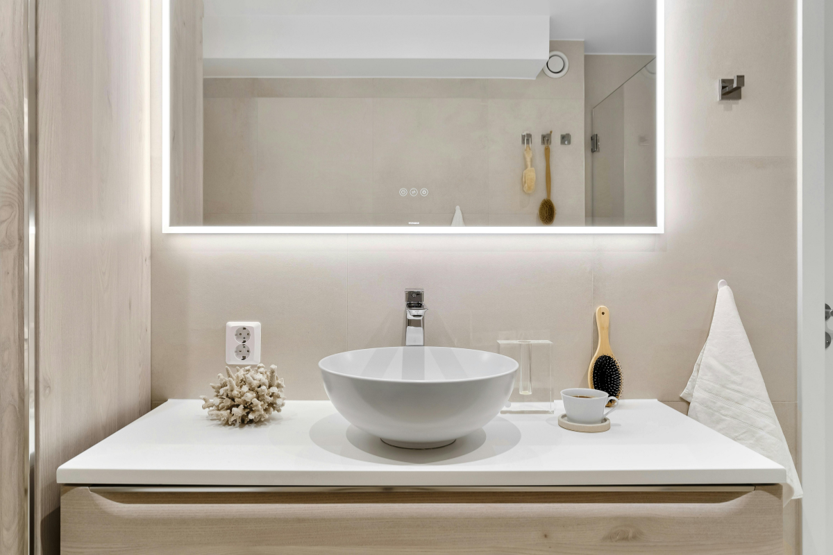 Bathroom Mirrors with Lights That Boost Style and Practical Functionality